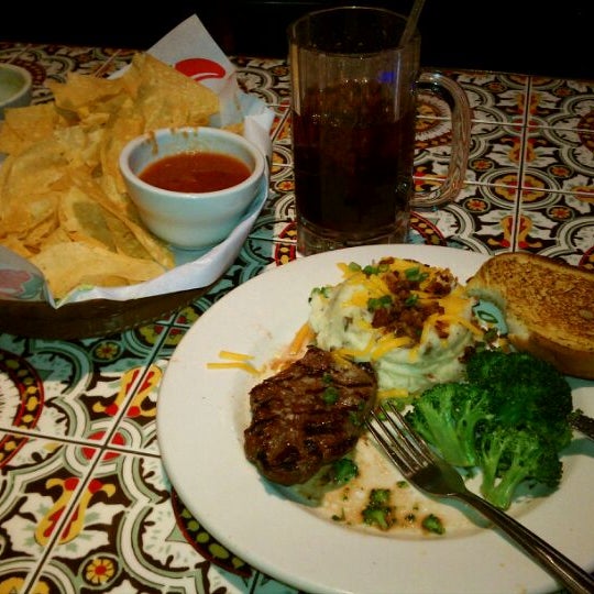 Photo taken at Chili&#39;s Grill &amp; Bar by Stephen L. on 1/22/2012