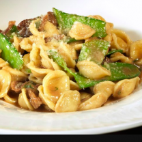 Perfect spot for a low-key date or great night out with friends. Order the orecchiette with lamb and kale - you won't want to share.