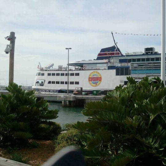 Foto tirada no(a) Victory Casino Cruises por Samm Y. em 8/19/2011