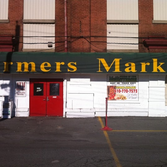 รูปภาพถ่ายที่ Allentown Farmers Market โดย James S. เมื่อ 1/3/2011