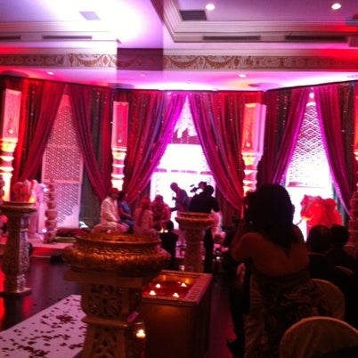 Foto scattata a Crystal Fountain Banquet Hall da Diego G. il 8/3/2012