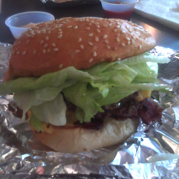 Photo taken at Z Burger by Khatiera A. on 6/25/2011