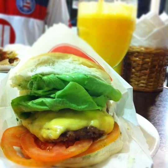 10/2/2011에 Beth V.님이 Twin Burger에서 찍은 사진