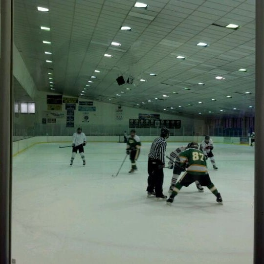 Foto scattata a Fort Dupont Ice Arena da Metro DC D. il 1/22/2012