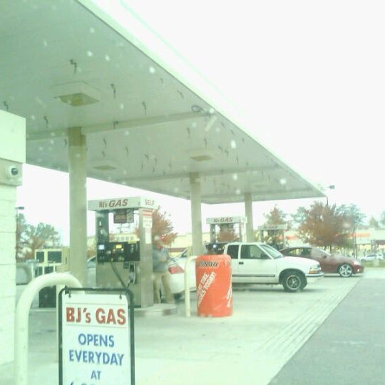 BJ's Gas Station 8 tips from 480 visitors