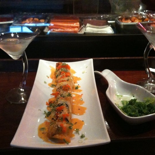 Foto tirada no(a) Umi Sushi Bar &amp; Grill por Vivian B. em 8/4/2011