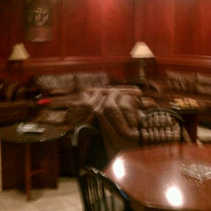 Foto tirada no(a) Ultimate Cigar Lounge &amp; Hookah Bar por Big C. em 9/7/2011