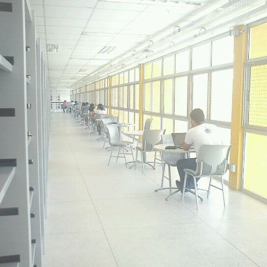 9/27/2011 tarihinde Felipe B.ziyaretçi tarafından BCZM - Biblioteca Central Zila Mamede'de çekilen fotoğraf