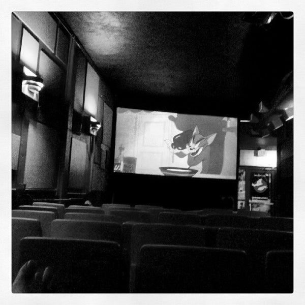 Foto tomada en Lyric Cinema Cafe  por Michael P. el 6/12/2012
