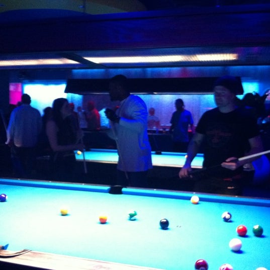 Das Foto wurde bei Chalk Ping Pong &amp; Billiards Lounge von Alyse D. am 1/4/2012 aufgenommen