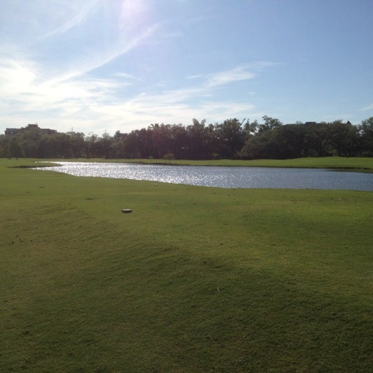 Das Foto wurde bei Audubon Park Golf Course von Jesse R. am 4/6/2012 aufgenommen