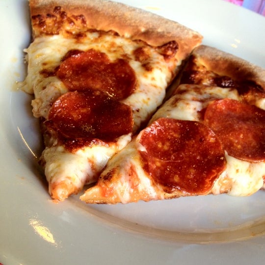 Foto diambil di Mr. Pizza oleh Eric pada 9/3/2012