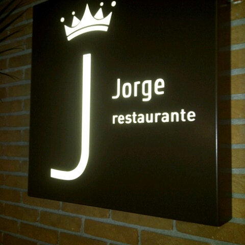 Photo taken at Jorge Restaurante by Maraisa S. on 8/23/2012