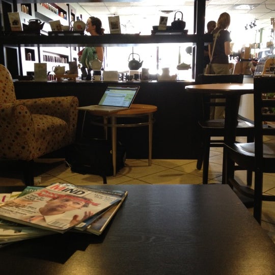 4/29/2012 tarihinde Stephen B.ziyaretçi tarafından Kaleisia Tea Lounge'de çekilen fotoğraf