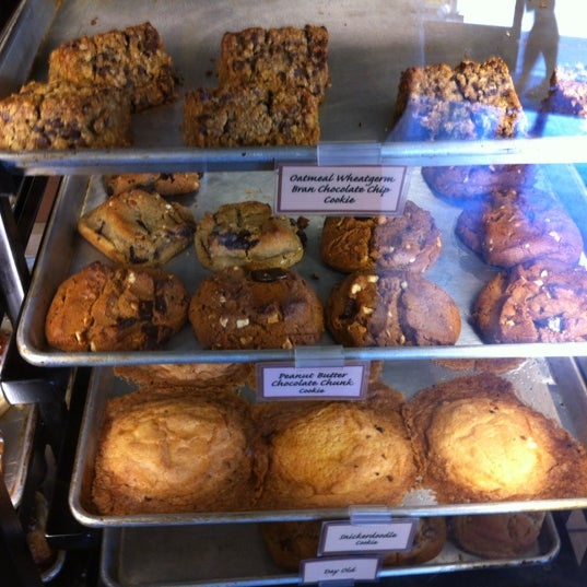 Foto scattata a Specialty’s Café &amp; Bakery da Dave C. il 8/19/2012