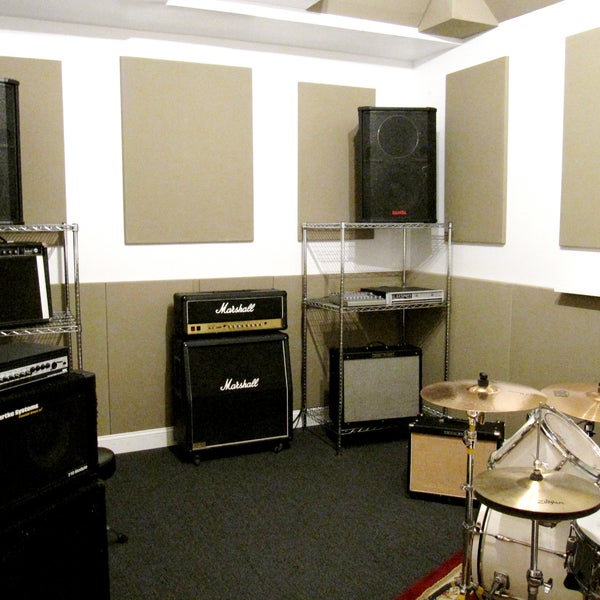 Just added a Marshall 1960 Lead Cabinet to Studio 3!