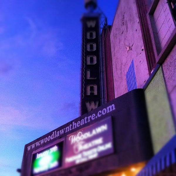 Foto tomada en Woodlawn Theatre  por Luis G. el 2/22/2012