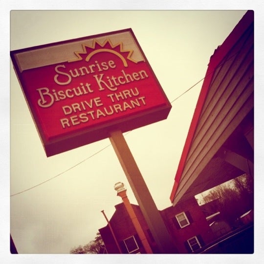 Das Foto wurde bei Sunrise Biscuit Kitchen von Jermaine L. am 1/11/2011 aufgenommen