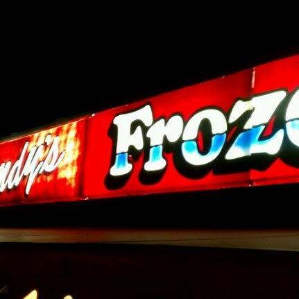 7/22/2012 tarihinde mhutdallasziyaretçi tarafından Randy&#39;s Frozen Custard'de çekilen fotoğraf