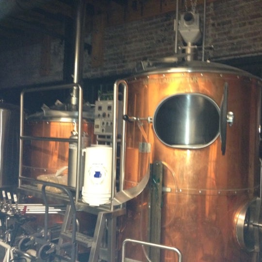 Foto tomada en Chimera Brewing Company  por Bruce el 8/19/2012