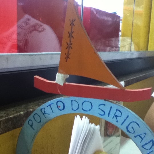 Foto diambil di Restaurante Porto do Sirigado oleh Richardson G. pada 4/28/2012