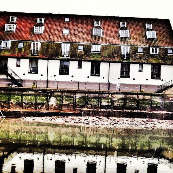 รูปภาพถ่ายที่ Ipswich Town &amp; Waterfront โดย Darren เมื่อ 2/19/2012