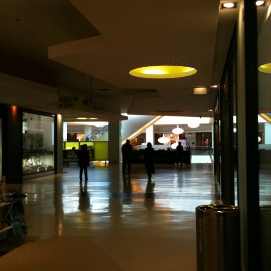 3/18/2012 tarihinde Rui S.ziyaretçi tarafından Spacio Shopping'de çekilen fotoğraf