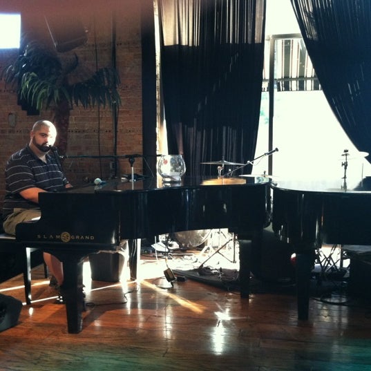 Foto diambil di Monaco Bay Piano Bar &amp; Grill oleh Eric V. pada 6/22/2012