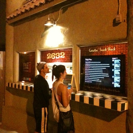 Photo prise au Carnitas&#39; Snack Shack par Jennifer D. le5/18/2012