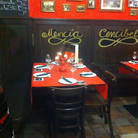 Photo taken at Restaurante La Tabernilla by Hugo R. on 5/11/2012