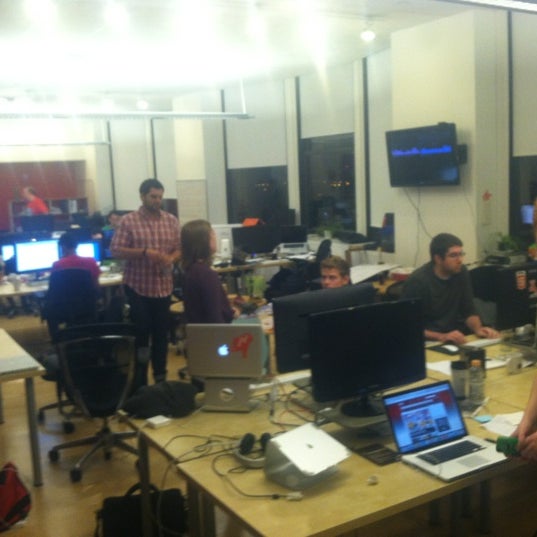 8/11/2012 tarihinde Jason W.ziyaretçi tarafından Crowdtap HQ'de çekilen fotoğraf