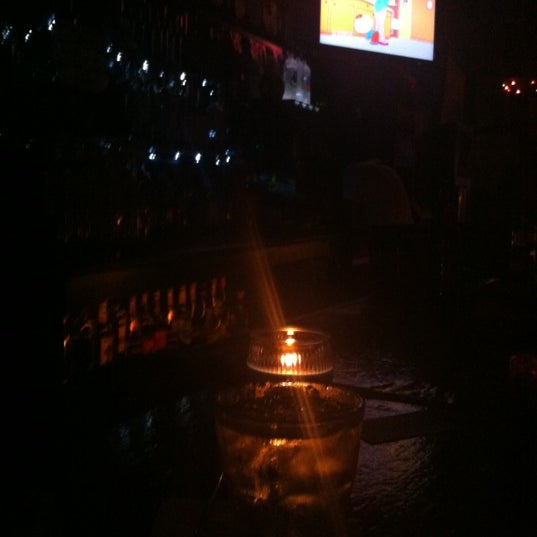 รูปภาพถ่ายที่ Candle Bar โดย Tony G. เมื่อ 6/19/2012