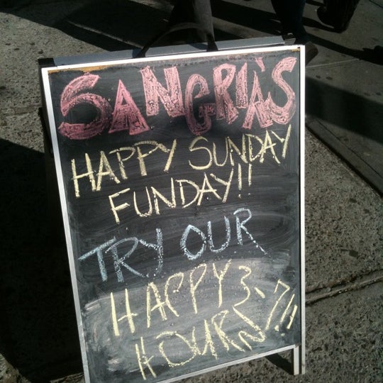 Foto diambil di Sangria&#39;s Bar / Grill / Lounge oleh Ryan B. pada 4/29/2012
