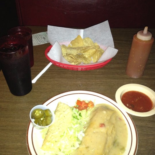 Foto diambil di Pedro&#39;s Mexican Restaurant oleh Roseann H. pada 8/5/2012