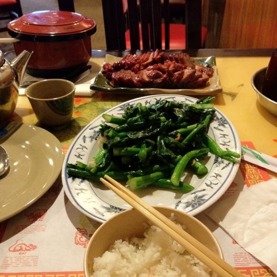 3/14/2012 tarihinde Catherine M.ziyaretçi tarafından Din Ho Chinese BBQ'de çekilen fotoğraf