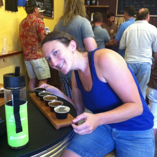 7/21/2012 tarihinde Erica M.ziyaretçi tarafından Stumblefoot Brewing'de çekilen fotoğraf