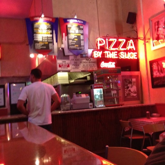 Снимок сделан в Uncle Rocco’s Famous NY Pizza пользователем Rob L. 5/24/2012