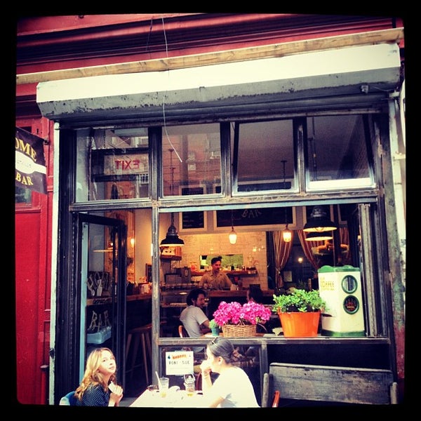 4/15/2012 tarihinde Zeb D.ziyaretçi tarafından Home Espresso Bar'de çekilen fotoğraf