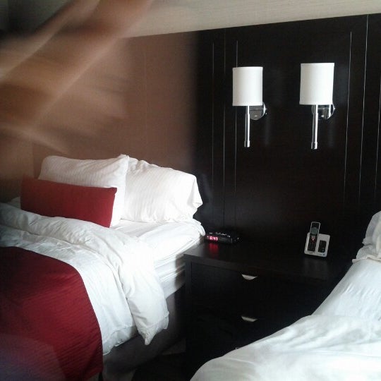 Снимок сделан в Delta Hotels by Marriott Sault Ste Marie Waterfront пользователем Sophie B. 8/30/2012
