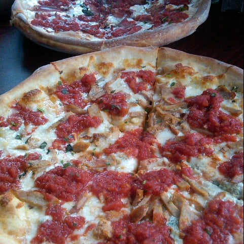 Снимок сделан в Prova Pizzeria &amp; Trattoria пользователем Deepak W. 7/30/2012