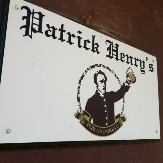 Photo prise au Patrick Henry&#39;s Pub &amp; Grille par Evan T. le3/27/2012