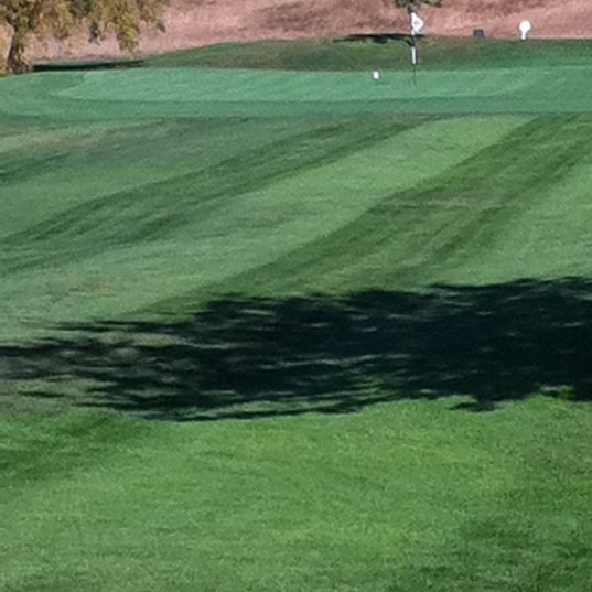 รูปภาพถ่ายที่ Langdon Farms Golf Club โดย Tom C. เมื่อ 9/11/2012