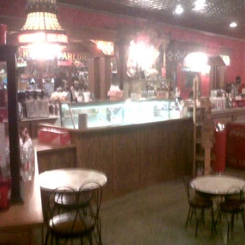 Foto scattata a Brooks Shaw&#39;s Old Country Store &amp; Restaurant da Meagan S. il 3/5/2012