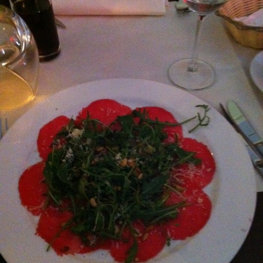 Снимок сделан в Italiaans restaurant Da Mario пользователем EJ S. 5/17/2012