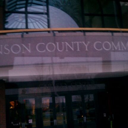 รูปภาพถ่ายที่ Johnson County Community College (JCCC) โดย Sonia S. เมื่อ 2/8/2012