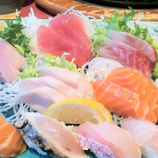 6/9/2012 tarihinde Ed V.ziyaretçi tarafından Sushi King'de çekilen fotoğraf