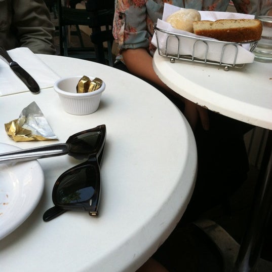 6/17/2012にMaddie G.がHeights Cafeで撮った写真