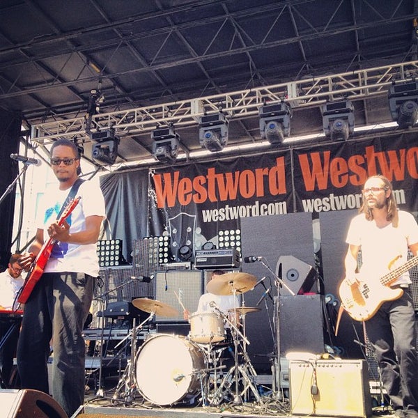 รูปภาพถ่ายที่ Westword Music Showcase โดย ultra5280 เมื่อ 6/23/2012