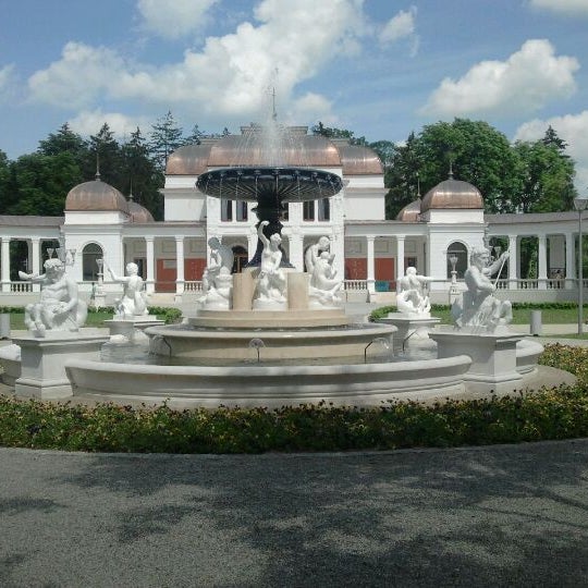5/30/2012 tarihinde Mandea D.ziyaretçi tarafından Casino Centru de Cultură Urbană'de çekilen fotoğraf