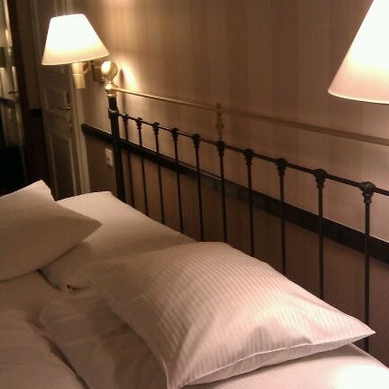 Снимок сделан в Small Luxury Hotel Ambassador пользователем Manal A. 3/12/2012